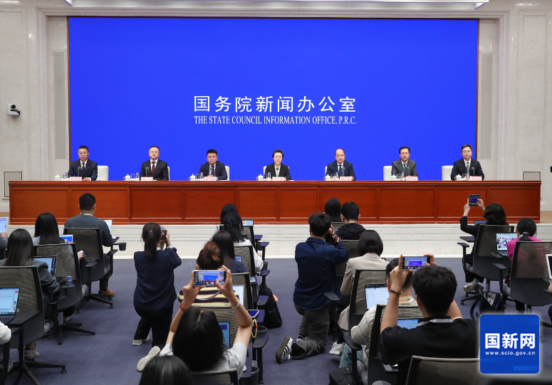 在《关于推行常住地提供基本公共服务的实施意见》 国务院政策例行吹风会上，住建部相关司局负责人答记者问